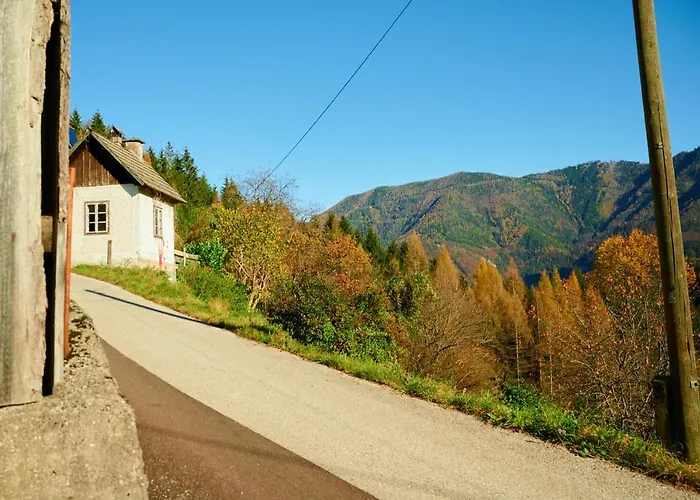 Romantische Ferienhuette Nationalpark Kalkalpen, Sonnig, 2 Schlafzimmer, Wlan بيت للعطل *